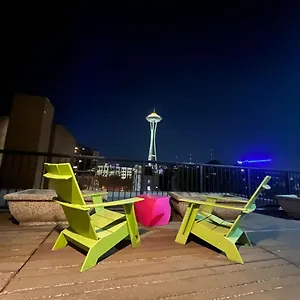 cozy-downtown-condo-retreat-with-space-needle-view.seattlehotelsites.com/